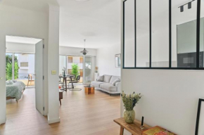 Designer flat, luxurious, close from Palais, terrasse, private garage, Air Conditoning